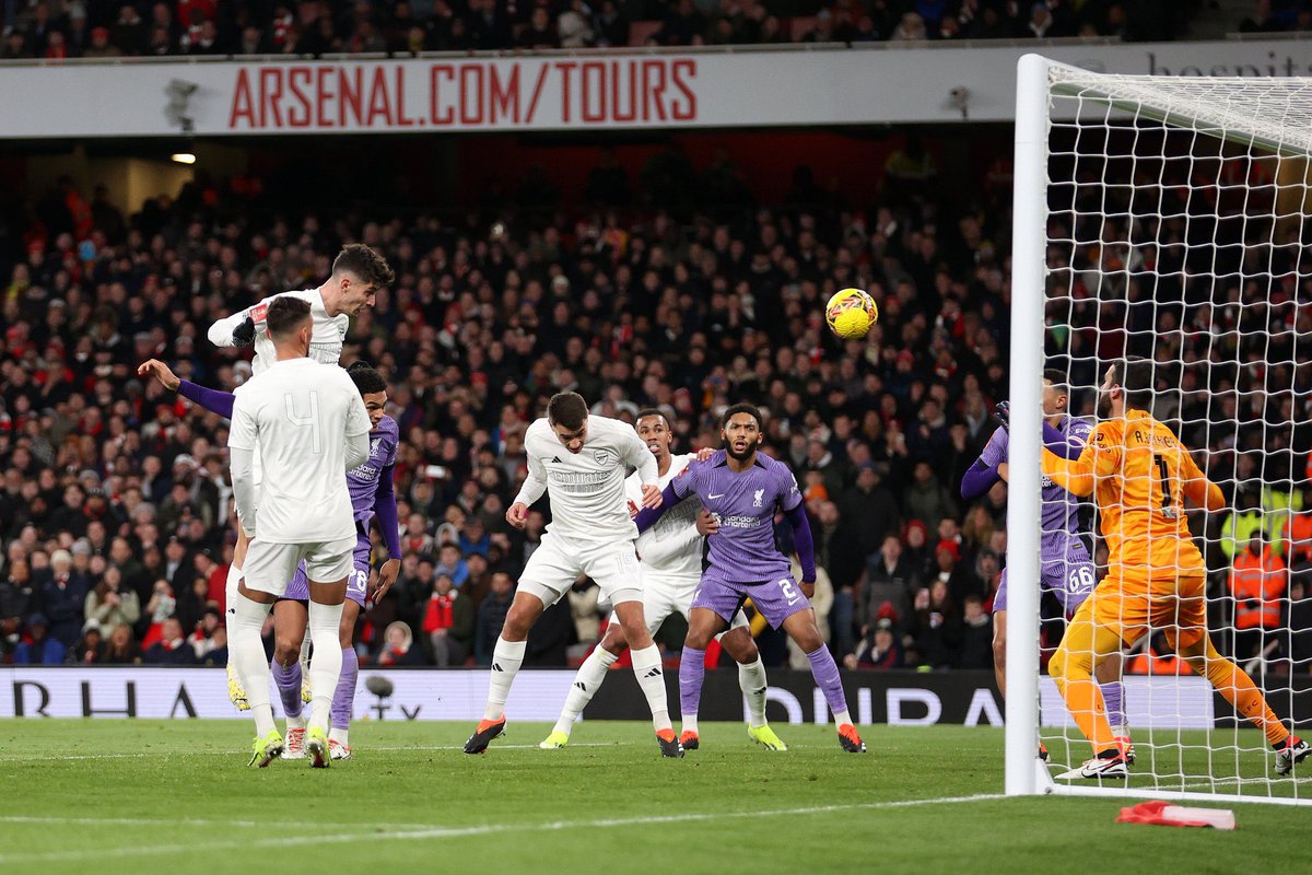 afcstuff's tweet photo. Arsenal have now failed to score with their last 43 shots at the Emirates Stadium. [@WhoScored] #afc https://t.co/vRuSagPP9d