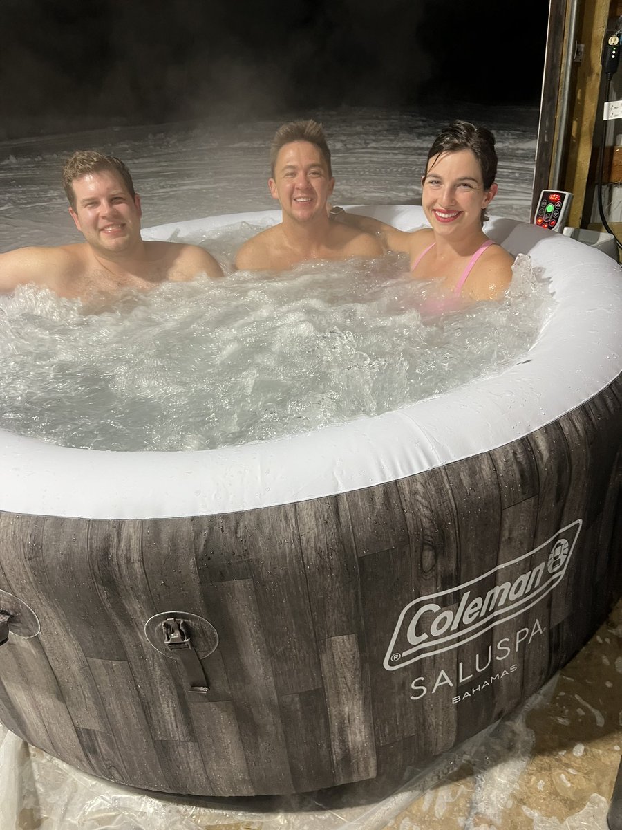alyshaar8's tweet photo. #Bestway #BestwayUSA #Saluspa #inflatablehottub #inflatablespa  #Tryazon @Tryazon &amp; Bestway gifted us this incredible inflatable hot tub! Highly recommend! https://t.co/GXLr70IIve