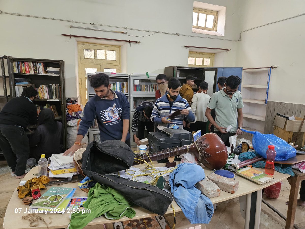 srk_hostel's tweet photo. Students actively engaged in cleaning and decorating the library available only in SRK Hostel out of all other hostels in BHU. ❤️
VDLM (Vivekananda Divine Life Mission), a non-profit based organisation run by the students also operates under this roof.
#BHU #hostel_life https://t.co/7f00O1BYel