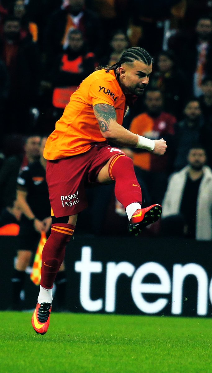 erbature's tweet photo. Abdülkerim Bardakçı’nın bu sezon ulaştığı seviye ayrı bir alkışı hak ediyor. Hem savunmada hem de ‘gerektiği zaman’ hücumda özel bir güce dönüştü. Uluslararası frekansta dahi önemli ağırlığa sahip bir oyuncu performansı bu. Saygıyı hak ediyor. https://t.co/0MprCEz9vH
