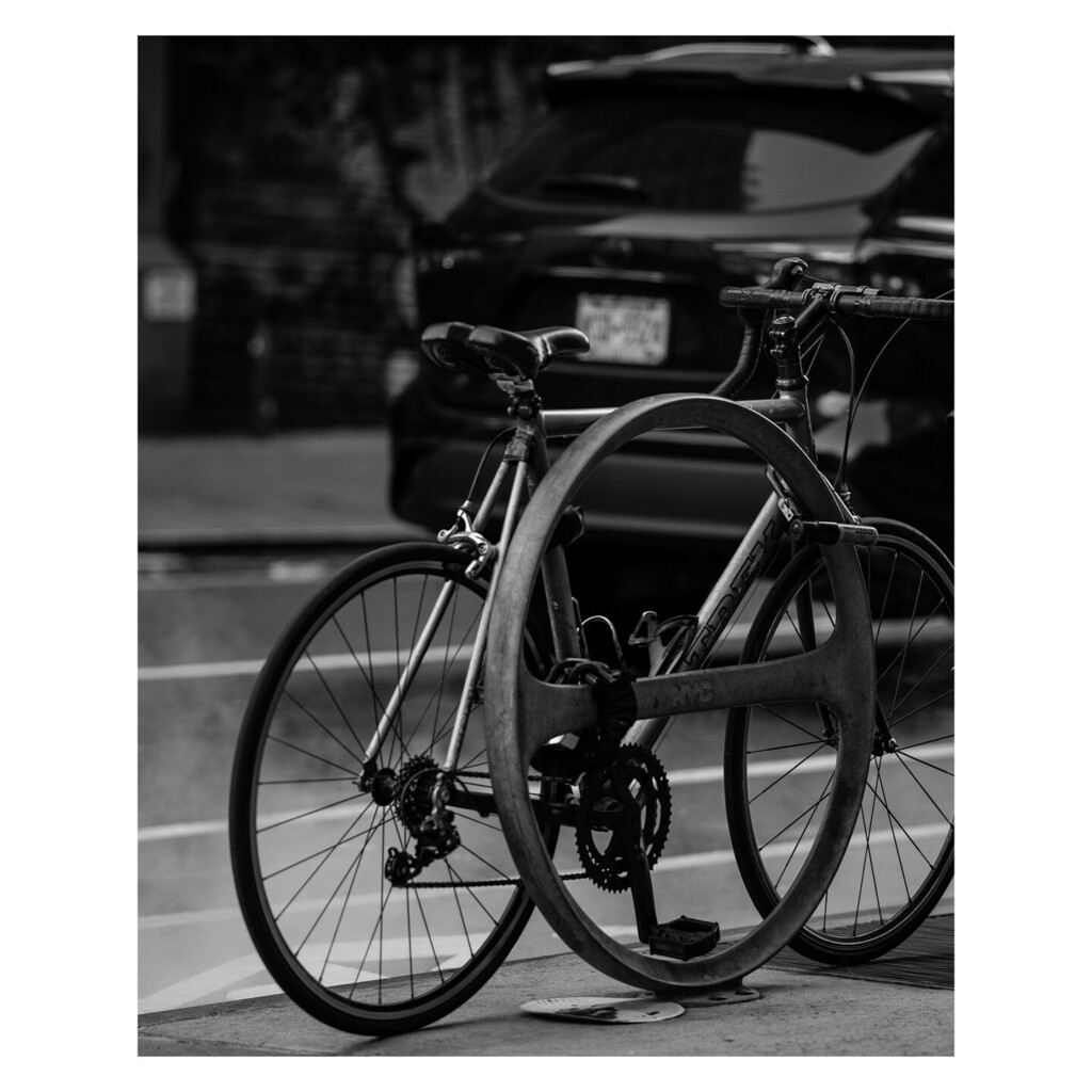 Wheels

.

.

🗓️ November 19 2023

📍Chelsea | New York City

#wheels #bikerack #streetsteam #chelsea #leica_m #90mm instagr.am/p/C1zpm4CruM_/