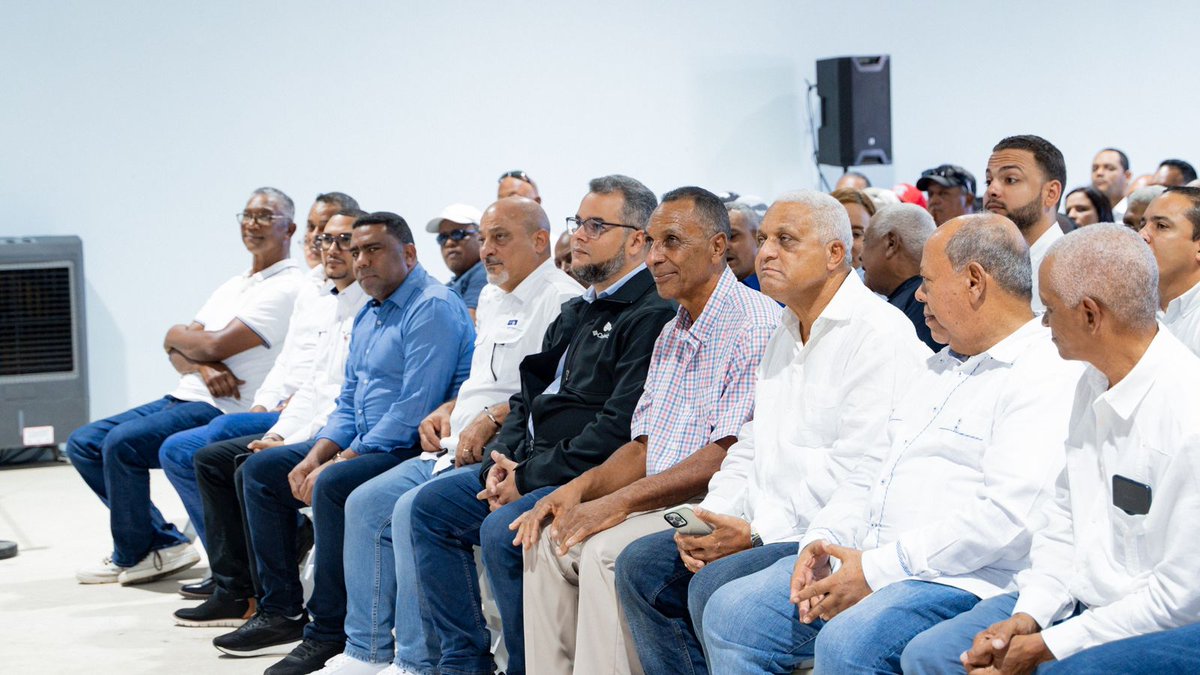 Feda_RD's tweet photo. Gobierno cumple con los productores de sal de Montecristi , con una inversión de más de 20 millones de pesos. Hecmilio Galván inaugura Centro de Acopio para la Comercialización de la Sal de la Cooperativa de Salineros.
#saldemontecristi
#fedard https://t.co/VYlGObZWPL