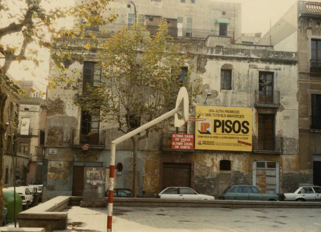 BoigBCN's tweet photo. 9. Plaça del Diamant, 1988. 

📷 Josep Maria Parés https://t.co/UkXgib7eXD