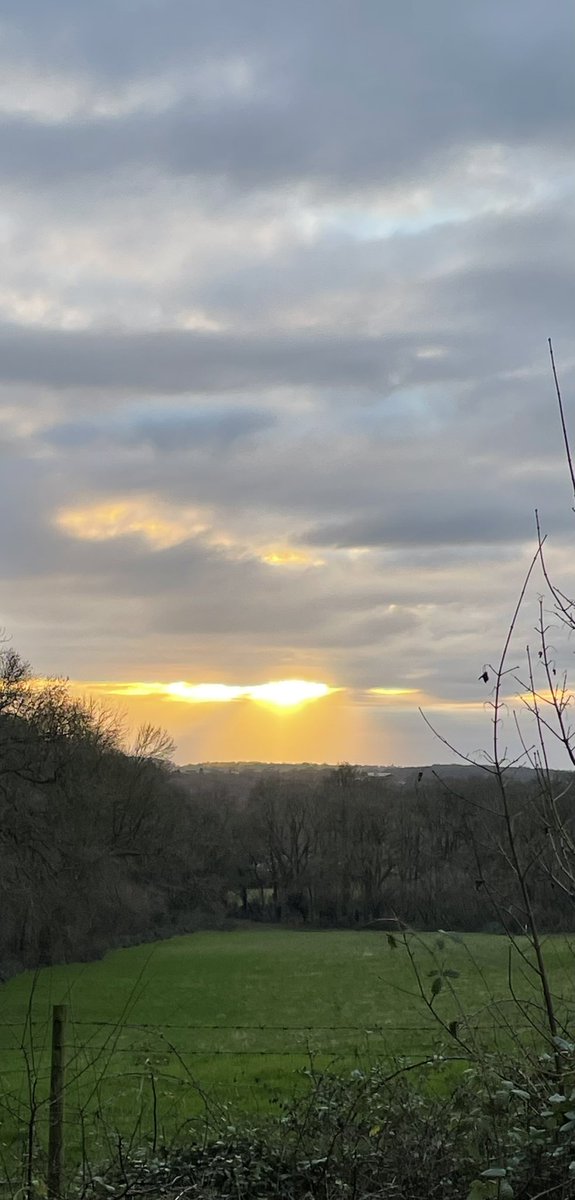 CEmWilliams's tweet photo. Choosing the route carefully π¬but worth it for the sunset once up the hill #sundayrunner @ActiveEssex #FindYourActive #Essex https://t.co/U6gI1mh9vo