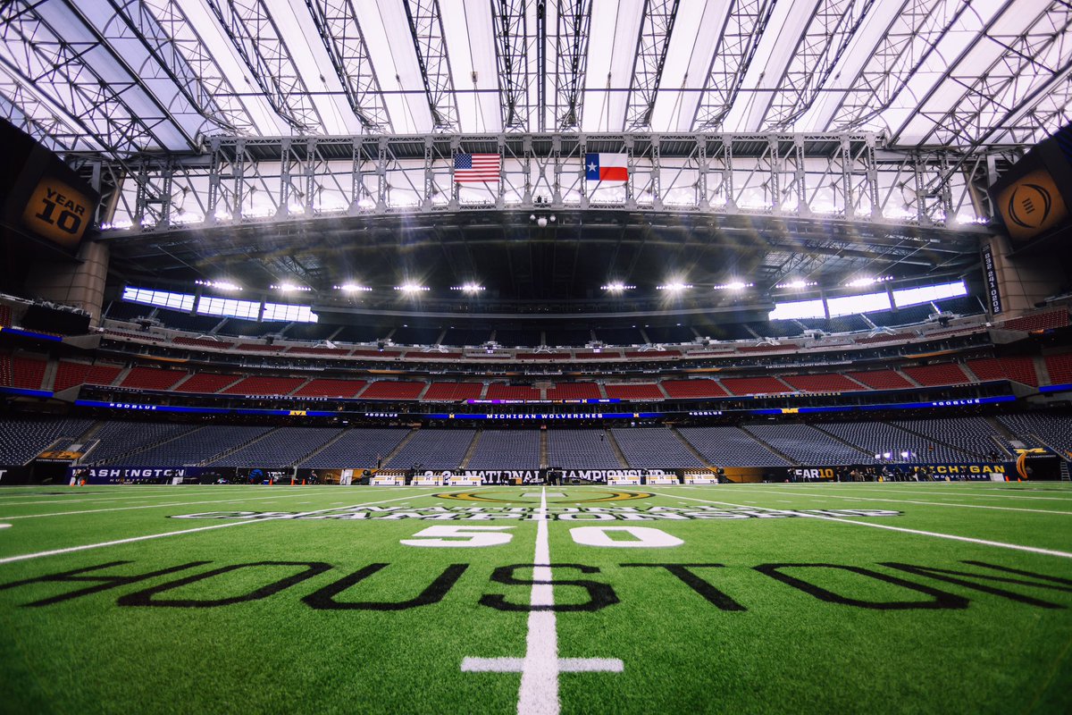 tfophotos's tweet photo. Hello from NRG 🤠
#CFBPlayoff https://t.co/2FX6EANDgF