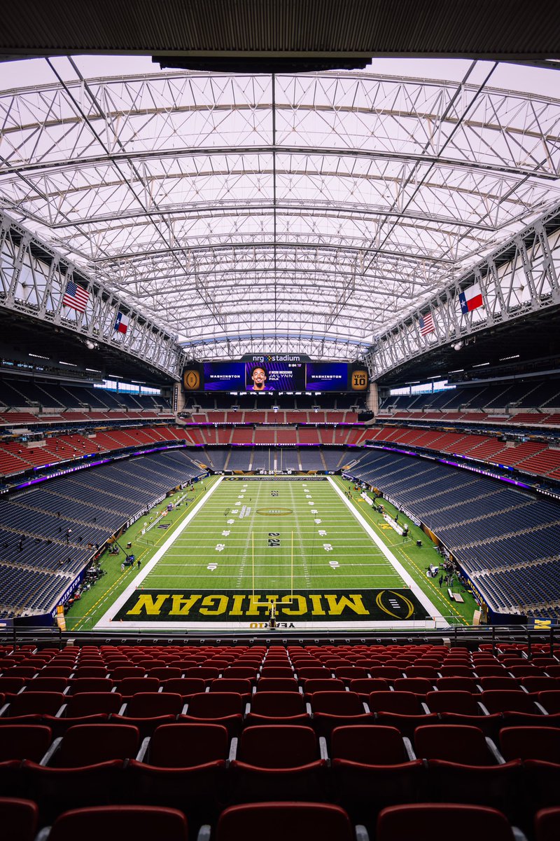 Hello from NRG 🤠
#CFBPlayoff