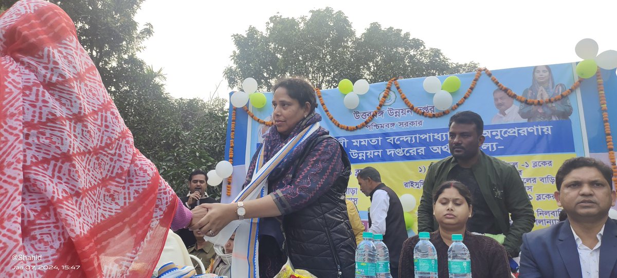 mla52sabina's tweet photo. মাননীয়া মুখ্যমন্ত্রী @MamataOfficial মহাশয়ার অনুপ্রেরণায় প্রায় ১ কোটি ৩১ লক্ষ টাকা ব্যয়ে পশ্চিমবঙ্গ সরকারের উত্তরবঙ্গ উন্নয়ন দপ্তর থেকে চাঁচল-১ ব্লকের তিনটি ঢালাই রাস্তা নির্মাণের শুভ শিলান্যাস অনুষ্ঠানে আমরা।
@abhishekaitc @AITCofficial
#NBDD https://t.co/qX5oChzGmU