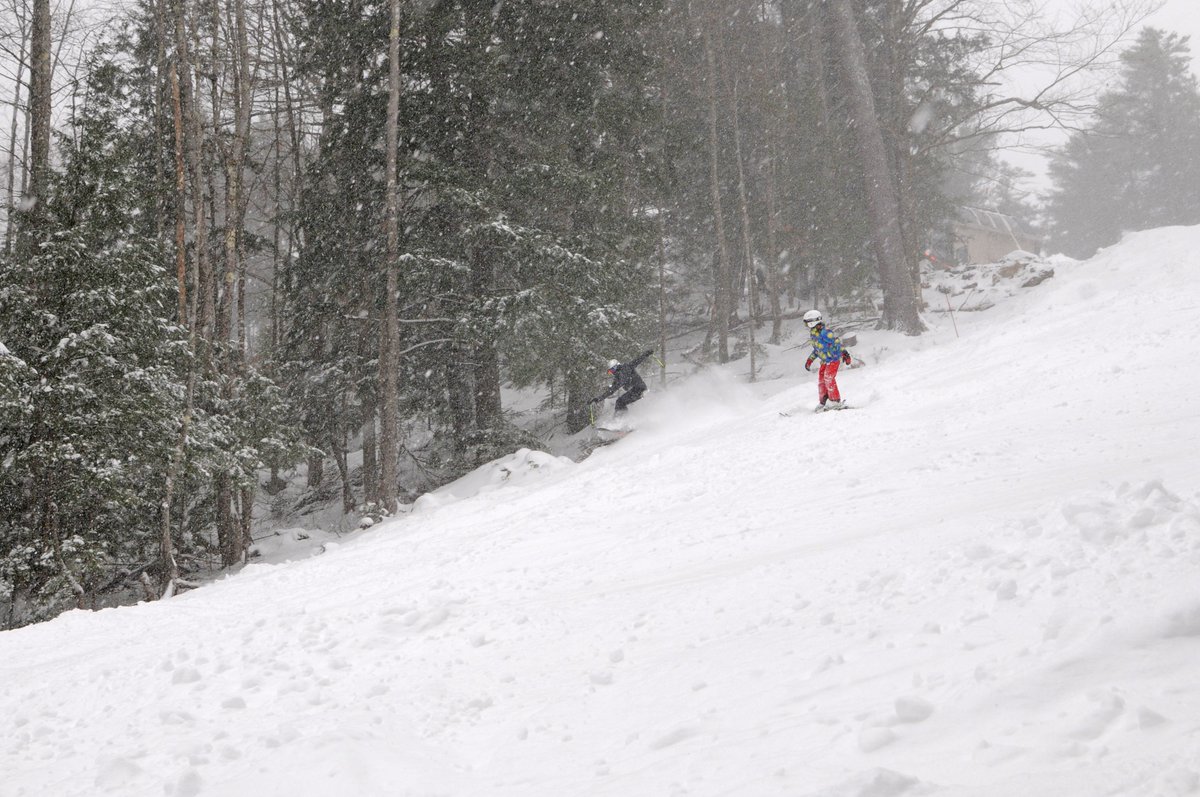 KingPineSkiArea's tweet image. Sunday Snow Day! Lots of powder smiles out there and snowmaker Kyle shaking snow off hoses to resume snowmaking on the back-end of this storm tonight! ❄️👑🌲#NHWX #PowderDay #ThankASnowmaker #SundayFunday #KingPine #WinterStorm