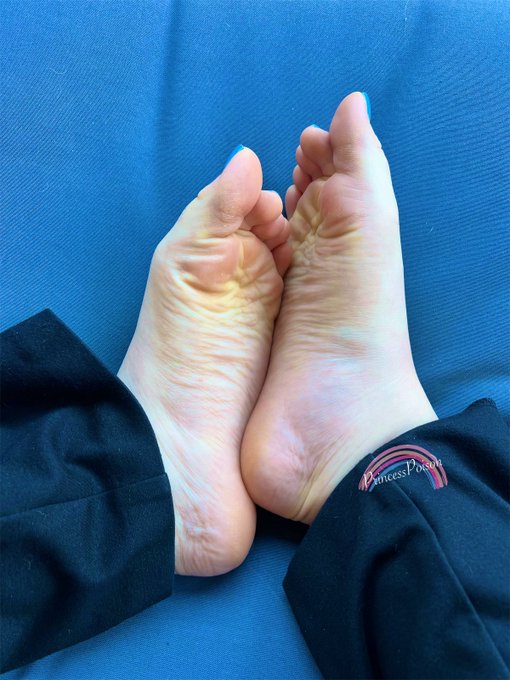 Going in to get a mani/pedi today! Get excited because I'm going bare and natural with my toes for a<a href="/tag/realloyalfans"class="tags"><span>#realloyalfans</span></a>