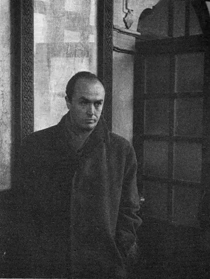 Her yerde bir yapaylık, herkeste bir iğretilik... Gerçek insan özlemi, egzotik bir duygu gibi sarıyor beni. Bulamıyorum. Bulunamıyorum."

Edip Cansever