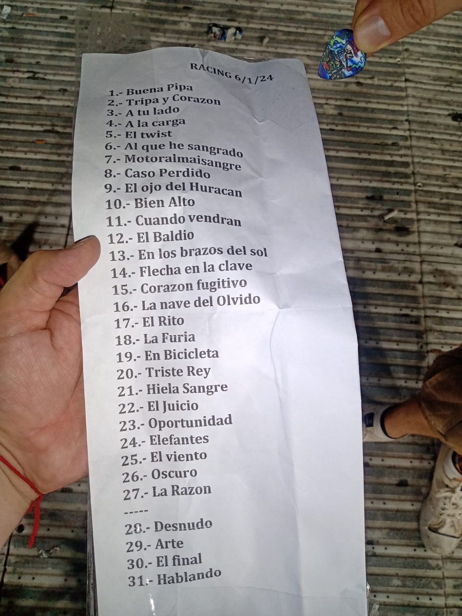 RoiaMendez's tweet photo. Les juro que me duele criticar a La Renga, pero que no toquen Panic Show y que cierren el recital con Hablando de la LIBERTAD es cine. El chiste se cuenta solo. 
Los amaba cuando "no les convencía ningún tipo de política, ni el demócrata ni el fascista" https://t.co/qR0TXvMJki