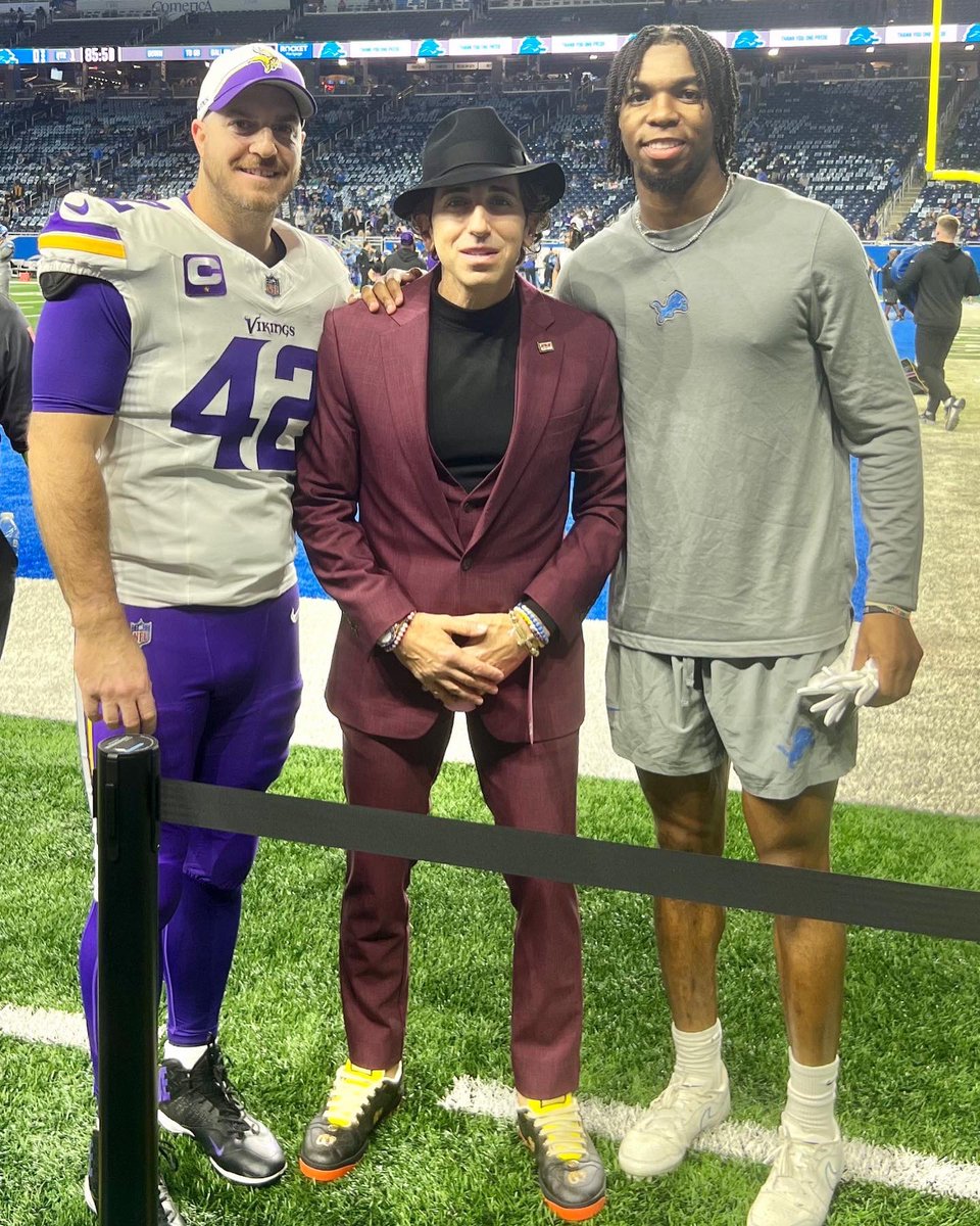 seanstellato's tweet photo. Blessed to see both SES sports clients @Ifeatu_Mel @Lions and @andrewdepaola in action. #SundayGlory #GlorytoGod @Vikings @RFootball @CuseFootball https://t.co/ICx1LLjAg6