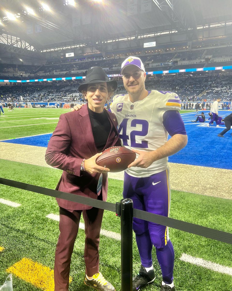 seanstellato's tweet photo. Blessed to see both SES sports clients @Ifeatu_Mel @Lions and @andrewdepaola in action. #SundayGlory #GlorytoGod @Vikings @RFootball @CuseFootball https://t.co/ICx1LLjAg6