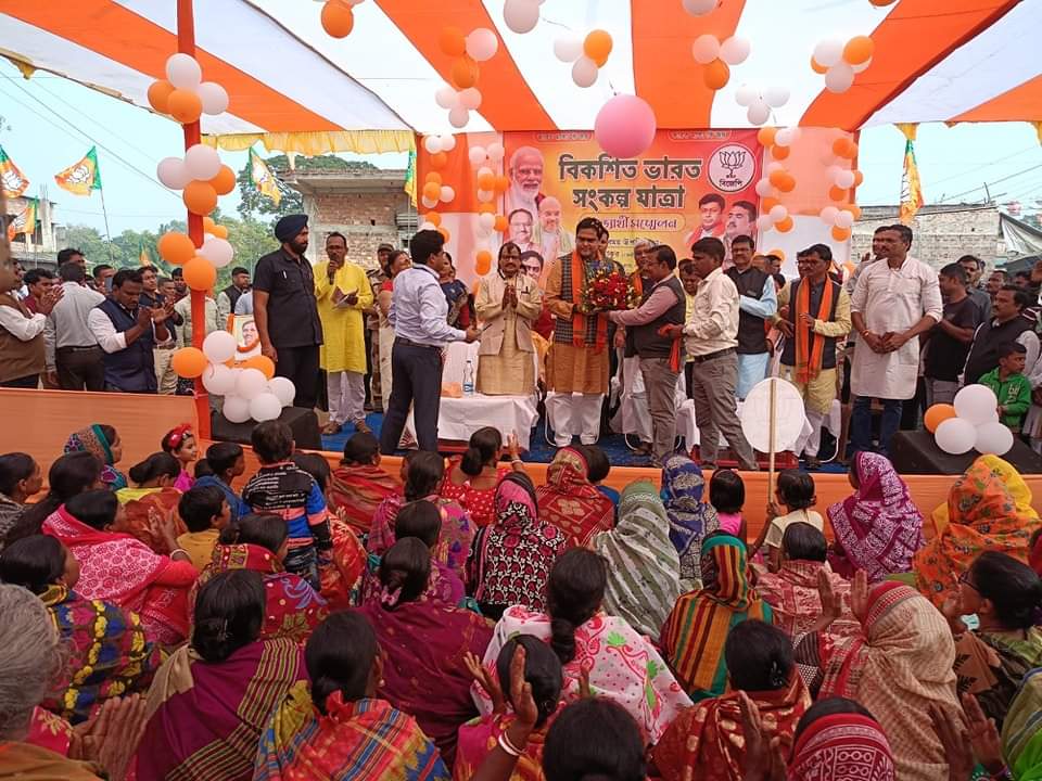 BJP4KanthiOffic's tweet photo. আজ উত্তর কাঁথি বিধানসভার ধান্দালিবাড়ে বিকশিত ভারত সংকল্প যাত্রায় এক সভা অনুষ্ঠিত হয়। উক্ত কার্যক্রমে কেন্দ্রীয় জাহাজ প্রতিমন্ত্রী মাননীয় শ্রী শান্তনু ঠাকুর মহাশয়ের সঙ্গে উপস্থিত ছিলেন BJP কাঁথি সাংগঠনিক জেলার সভাপতি সহ জেলা এবং মন্ডল কার্যকর্তা ও দলীয় সমর্থকগন। https://t.co/PYCLettr8p