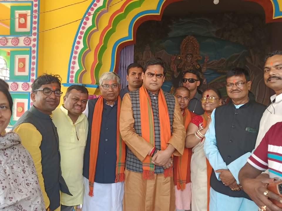 BJP4KanthiOffic's tweet photo. আজ উত্তর কাঁথি বিধানসভার ধান্দালিবাড়ে বিকশিত ভারত সংকল্প যাত্রায় এক সভা অনুষ্ঠিত হয়। উক্ত কার্যক্রমে কেন্দ্রীয় জাহাজ প্রতিমন্ত্রী মাননীয় শ্রী শান্তনু ঠাকুর মহাশয়ের সঙ্গে উপস্থিত ছিলেন BJP কাঁথি সাংগঠনিক জেলার সভাপতি সহ জেলা এবং মন্ডল কার্যকর্তা ও দলীয় সমর্থকগন। https://t.co/PYCLettr8p
