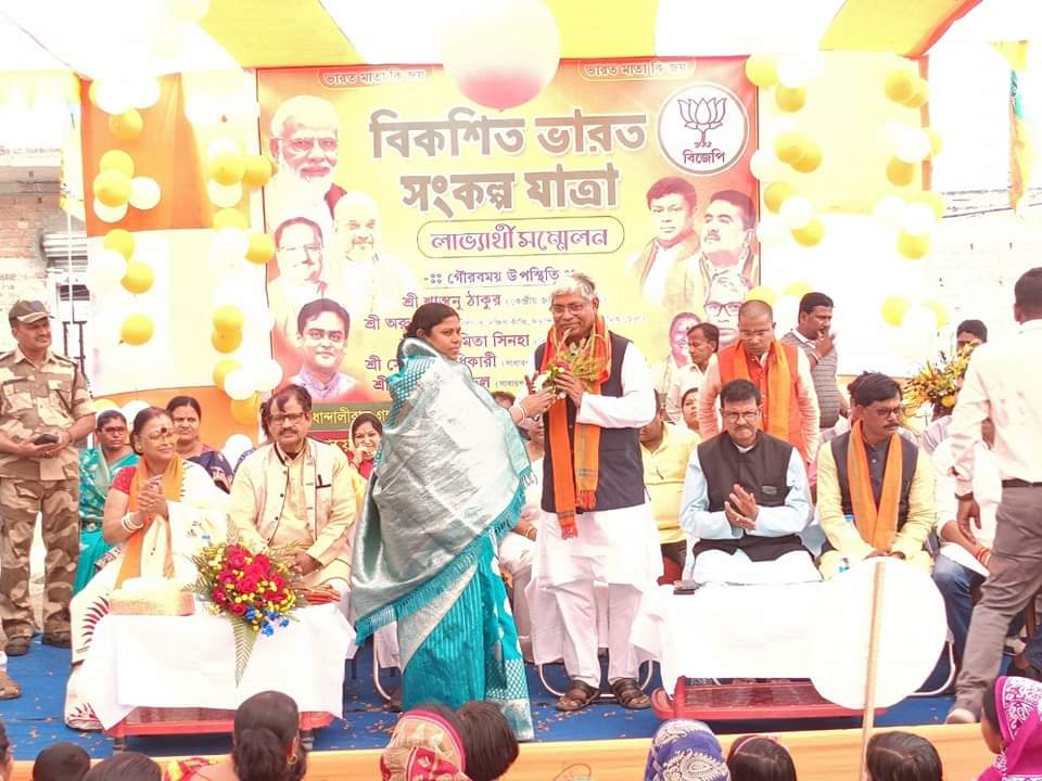 BJP4KanthiOffic's tweet photo. আজ উত্তর কাঁথি বিধানসভার ধান্দালিবাড়ে বিকশিত ভারত সংকল্প যাত্রায় এক সভা অনুষ্ঠিত হয়। উক্ত কার্যক্রমে কেন্দ্রীয় জাহাজ প্রতিমন্ত্রী মাননীয় শ্রী শান্তনু ঠাকুর মহাশয়ের সঙ্গে উপস্থিত ছিলেন BJP কাঁথি সাংগঠনিক জেলার সভাপতি সহ জেলা এবং মন্ডল কার্যকর্তা ও দলীয় সমর্থকগন। https://t.co/PYCLettr8p