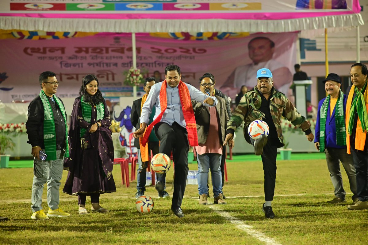 dcgolaghat's tweet photo. আজি  গোলাঘাটৰ জিলা আয়ুক্ত ডাঃ পি উদয় প্ৰৱীণে গোলাঘাট ক্ৰীড়া সংস্থাৰ খেলপথাৰত জিলাভিত্তিক খেল মহাৰণৰ সামৰণী অনুষ্ঠানত অংশগ্ৰহণ কৰে। অনুষ্ঠানত খুমটাই সমষ্টিৰ মাননীয় বিধায়ক শ্ৰী মৃনাল শইকীয়াৰ লগতে  ক্ৰীড়া ক্ষেত্ৰৰ বিশিষ্ট ব্যক্তি সকল উপস্থিত থাকে। @CMOfficeAssam @himantabiswa https://t.co/g24pfEsqov