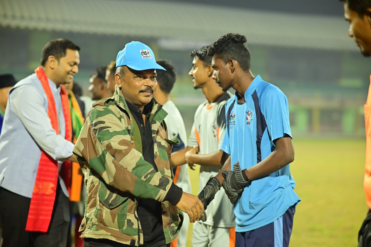 dcgolaghat's tweet photo. আজি  গোলাঘাটৰ জিলা আয়ুক্ত ডাঃ পি উদয় প্ৰৱীণে গোলাঘাট ক্ৰীড়া সংস্থাৰ খেলপথাৰত জিলাভিত্তিক খেল মহাৰণৰ সামৰণী অনুষ্ঠানত অংশগ্ৰহণ কৰে। অনুষ্ঠানত খুমটাই সমষ্টিৰ মাননীয় বিধায়ক শ্ৰী মৃনাল শইকীয়াৰ লগতে  ক্ৰীড়া ক্ষেত্ৰৰ বিশিষ্ট ব্যক্তি সকল উপস্থিত থাকে। @CMOfficeAssam @himantabiswa https://t.co/g24pfEsqov