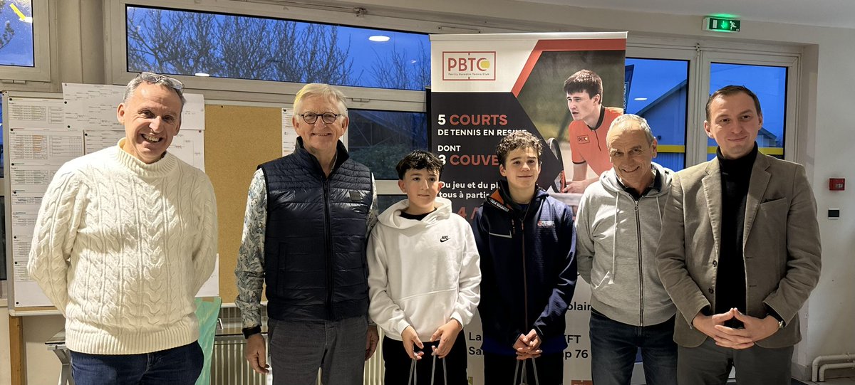 FrTierce's tweet photo. Quel beau tournoi de Noël à Pavilly. De belles finales,  du grand jeu. Le Président Thierry Neel peut être fier de son club, J’ai rappelé aux jeunes finalistes perdants, que nelson Mandela disait « je ne perds jamais , soit je gagne soit j’apprends » https://t.co/mPmf7q599D