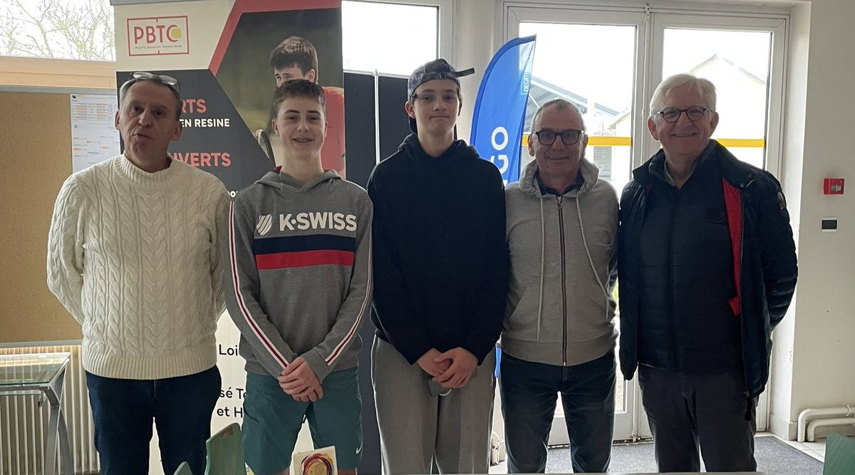 FrTierce's tweet photo. Quel beau tournoi de Noël à Pavilly. De belles finales,  du grand jeu. Le Président Thierry Neel peut être fier de son club, J’ai rappelé aux jeunes finalistes perdants, que nelson Mandela disait « je ne perds jamais , soit je gagne soit j’apprends » https://t.co/mPmf7q599D