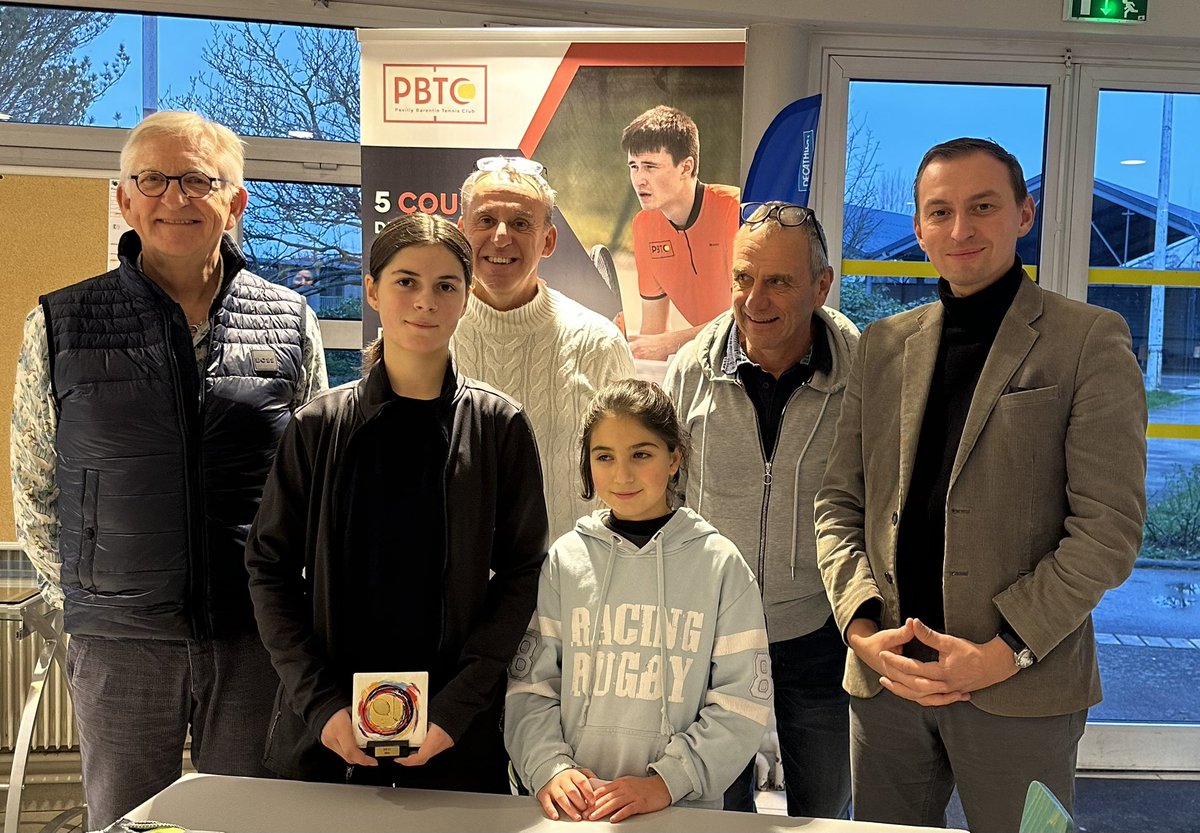 FrTierce's tweet photo. Quel beau tournoi de Noël à Pavilly. De belles finales,  du grand jeu. Le Président Thierry Neel peut être fier de son club, J’ai rappelé aux jeunes finalistes perdants, que nelson Mandela disait « je ne perds jamais , soit je gagne soit j’apprends » https://t.co/mPmf7q599D