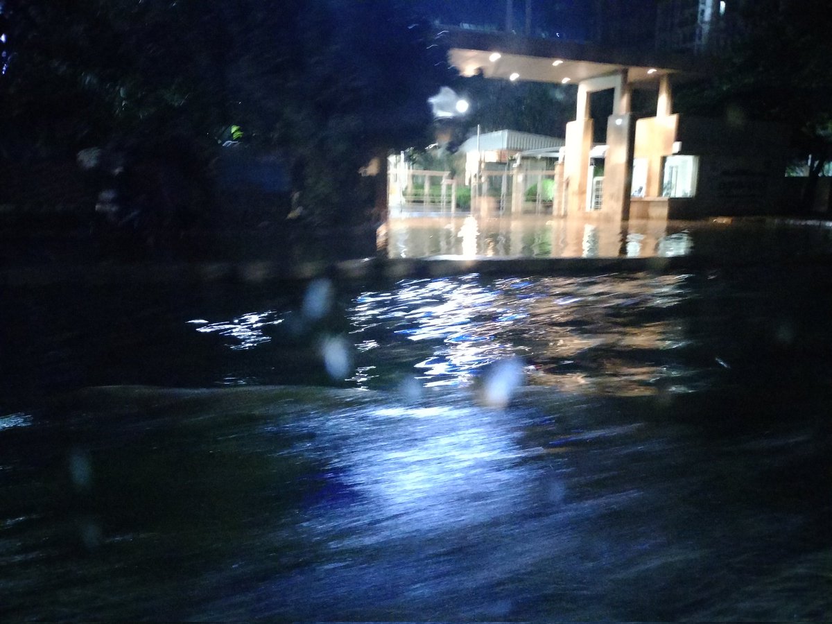 Kandanchavadi flooded on OMR @evvelu @THChennai