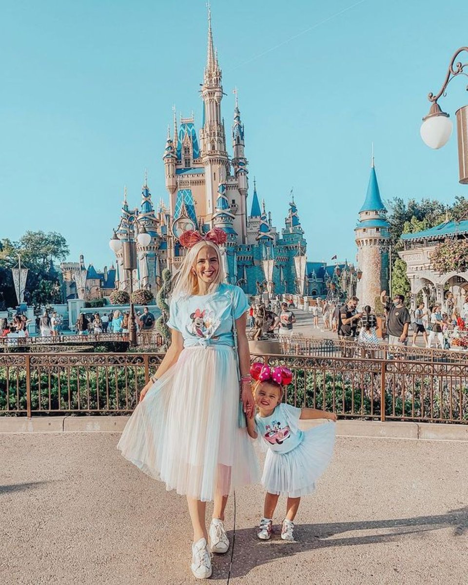 cleomadisonblog's tweet photo. These mommy and me Disney outfits are so cute! 😍

https://t.co/33T7L2KAED

#ootd #disney #womensfashion https://t.co/Rwl7QAaRCY