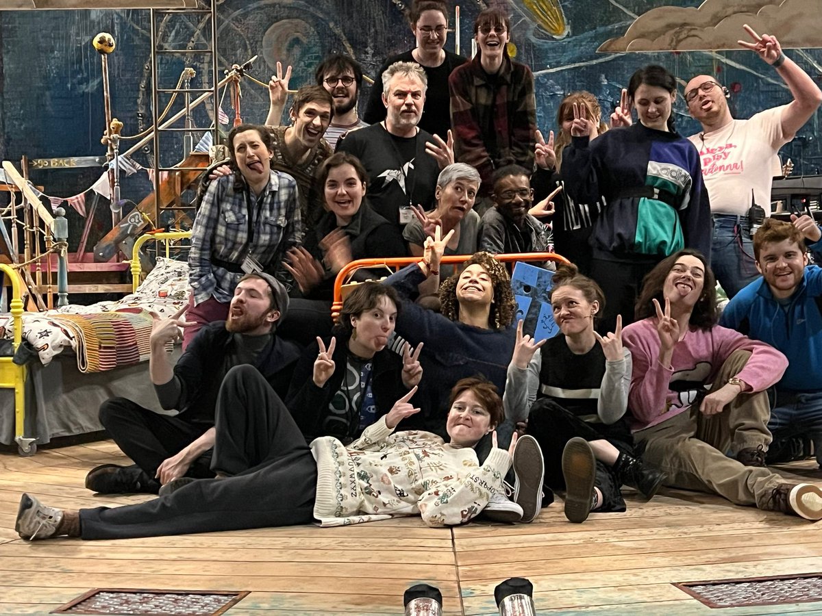 Erioed di chwerthin gymaint a’r job. Hwyl ti Neverland. Diolch i’r cast a’r criw. 

Never had such a laugh on a job- thanks to all the cast and crew for the last few months. Tinkerbell over and out 🧚‍♀️

Diolch i @shermantheatre <a href="/theatriolo/">Theatr Iolo</a> 

📸 Mark Douet