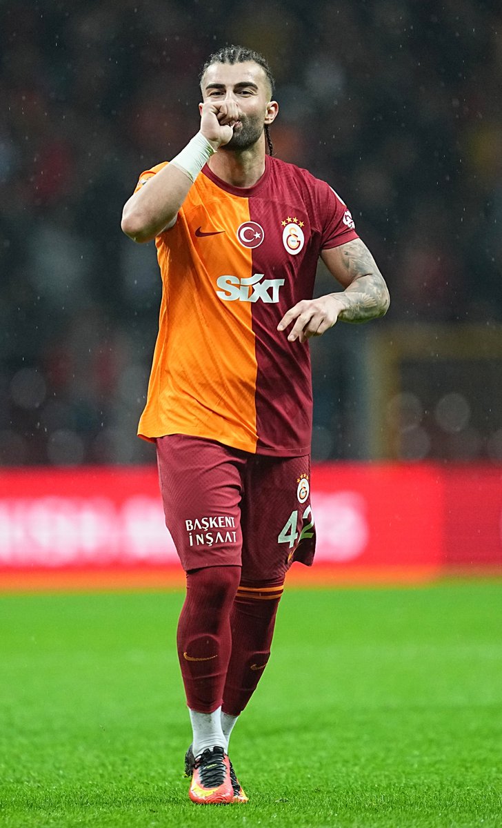 GalatasaraySK's tweet photo. 👶🏻 @abdulkerimbard1 

#GSvKNY https://t.co/HowRGj3jNU
