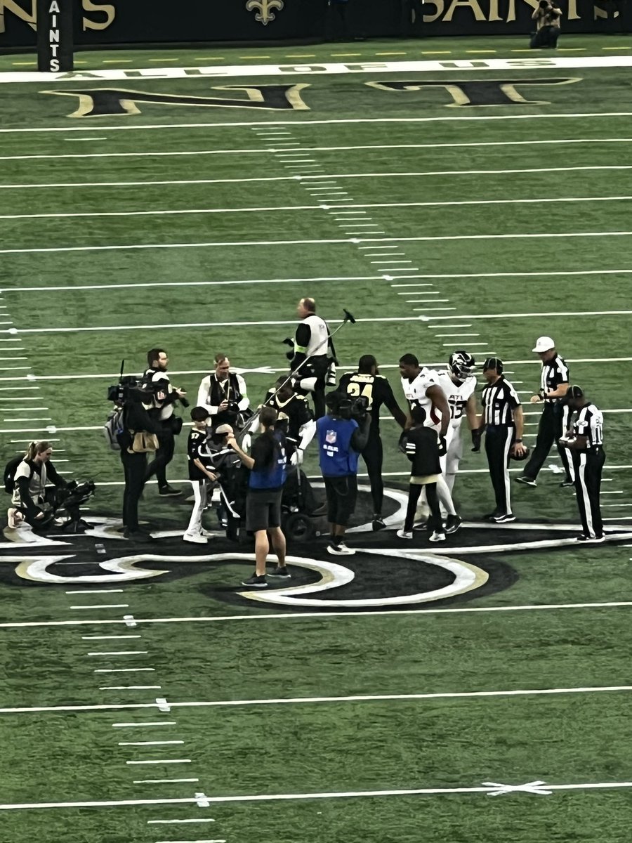 Steve Gleason did the coin toss today. ⚜️❤️
#NoWhiteFlags #WhoDat #SaintsGameday