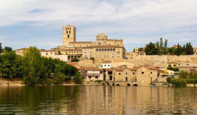 ¡Regálate un día! ¡Escápate a #Zamora! 
<a href="/LuggageForTwo/">Luggage For Two</a> 
luggagefortwo.com/que-ver-en-zam…