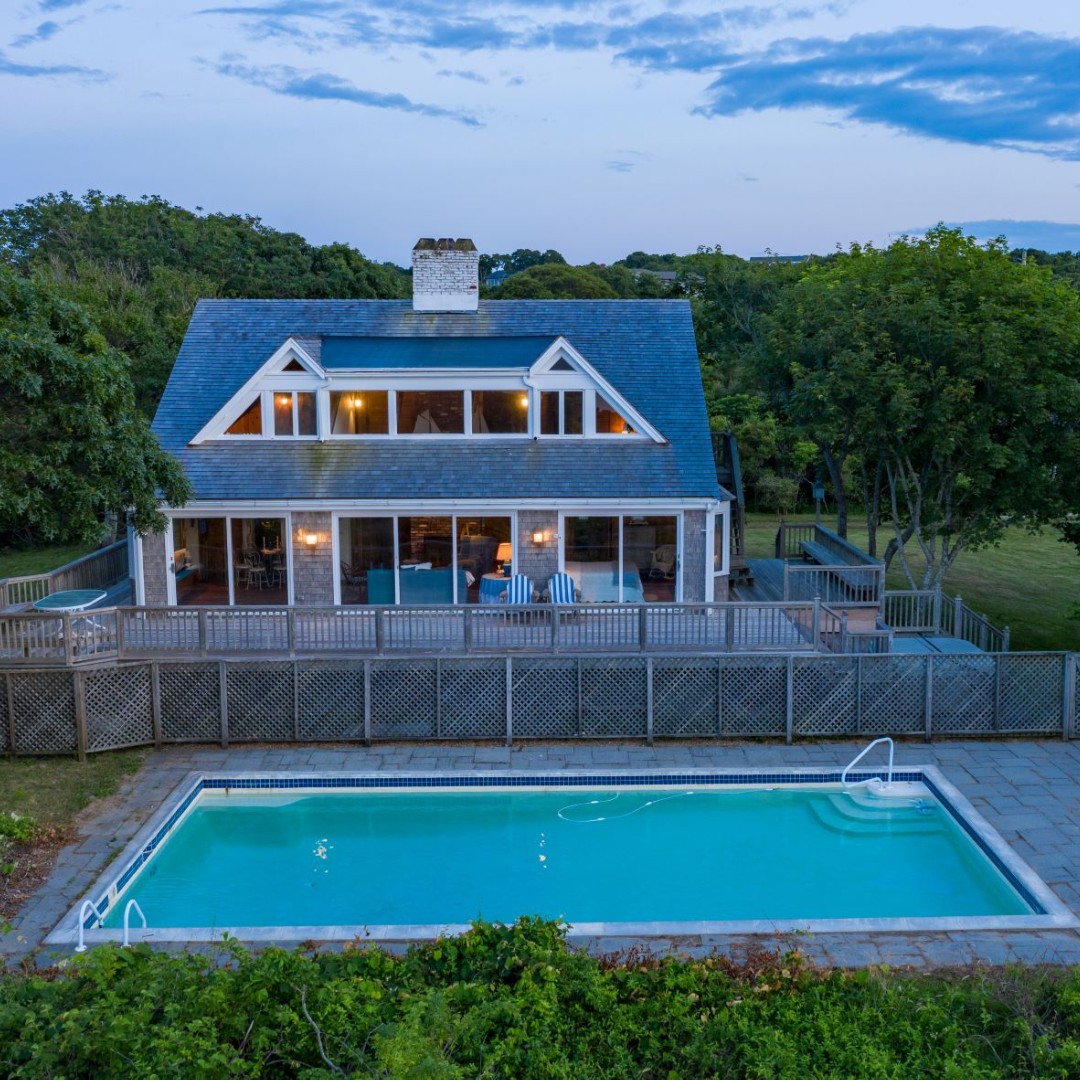 HAPPY NEW YEAR! Here's a look back on some of the properties we sold in 2023
#marthasvineyardrealestate #forsale #lxuryrealestate #soldproperty  #waterview #marthasvineyard #tealaneassociates #happynewyear2024
link in bio for all TLA  properties!