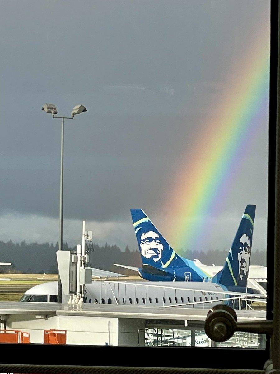 Gsong's tweet photo. @AlaskaAir - you’ve had a rough couple days. Want to let you know your MSP ground crew was gracious, patient, and so helpful (especially Ross). And the crew on #387 was fantastic. Shout out to Captain Brian/Bryan for taking time to calm this anxious flyer. https://t.co/3eSXtDcxzq