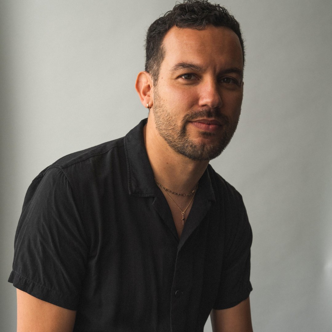 granum_fdt's tweet photo. ICYMI: In the latest episode of The Artist’s Statement, we talk with 2023 @nationalbook Award⁠ for Fiction winner ⁠Justin Torres⁠ about his writing life, how he approached his award-winning novel, BLACKOUTS (@fsgbooks 2023), and more. Check it out wherever you find podcasts! https://t.co/yLVGlPvtc3