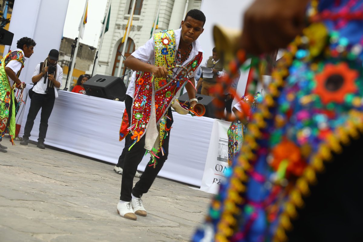 RicardoAguisaa's tweet photo. #dia07  Pensando la #HistoriaAfroperuana

El Hatajo de Negritos y las Pallas son danzas reconocidas Patrimonio Cultural de la Nación (2012) y Patrimonio Cultural de la Humanidad (UNESCO - 2019).

Con ellas el aporte afroperuano se hace  visible también en la Fiestas de Reyes. https://t.co/jMa4yNP3lH