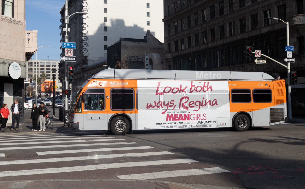 PopCrave's tweet photo. Promo bus for new ‘Mean Girls’ movie out this Friday. https://t.co/HoV4iNimZP