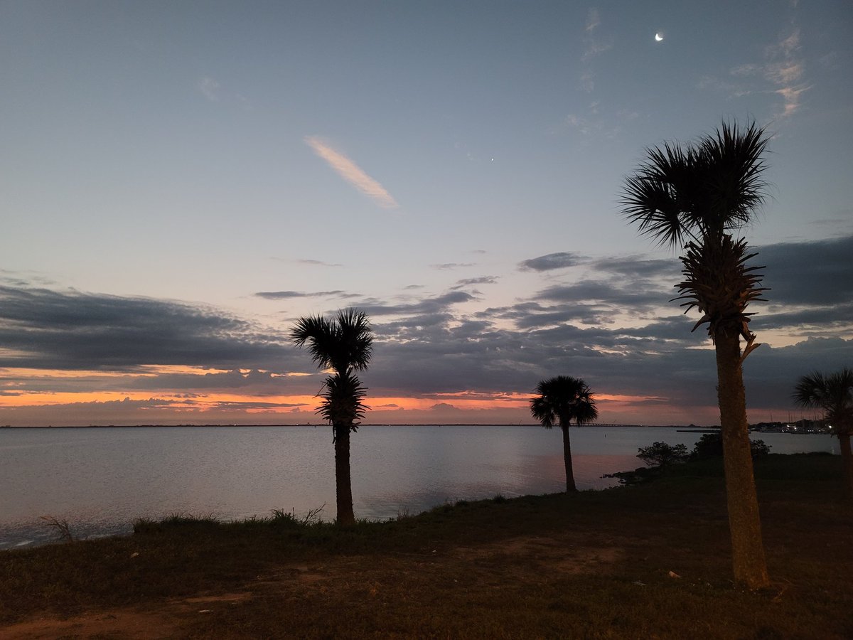 SpaceCoastSkies's tweet photo. Early morning light over the Cape ahead of tonight's historic launch of Vulcan #VAB #SLC41 #Vulcan #SpaceCoastSkies #HistoryInTheMaking https://t.co/2UnNUiA1ST