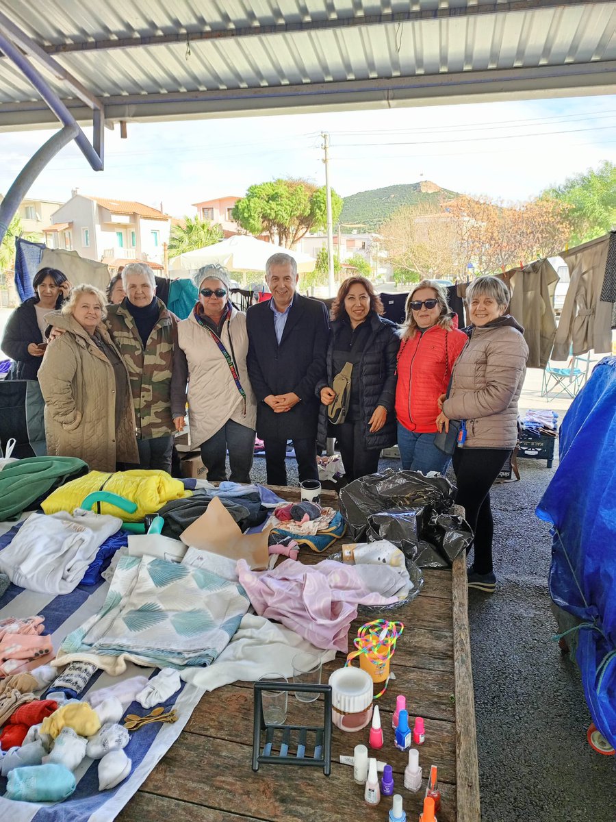 GunalBicer's tweet photo. YENİFOÇA ‘mızdaki 2.el pazarımızı ziyaret ettim.
Tüm hemşehrilerimize gösterdikleri ilgiden dolayı teşekkür ediyorum.

FOÇA’MIZ İÇİN EN İYİSİ OLSUN… https://t.co/E96sEpHGZ4