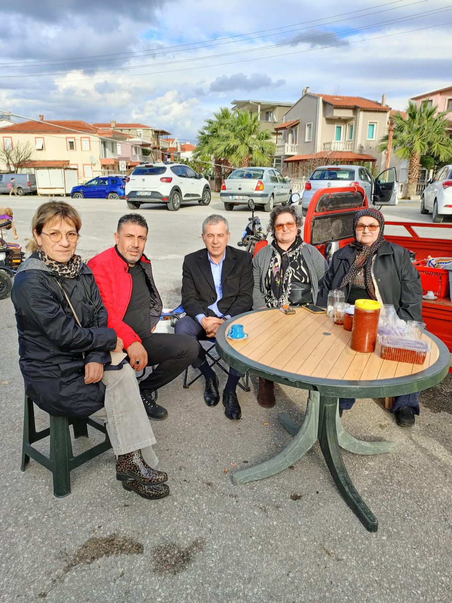 GunalBicer's tweet photo. YENİFOÇA ‘mızdaki 2.el pazarımızı ziyaret ettim.
Tüm hemşehrilerimize gösterdikleri ilgiden dolayı teşekkür ediyorum.

FOÇA’MIZ İÇİN EN İYİSİ OLSUN… https://t.co/E96sEpHGZ4