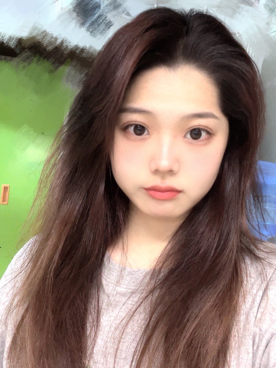 luluyooo_'s tweet photo. 我只是擅长给自己加戏 你能刺痛我个毛线啊 https://t.co/wgaddQqQIZ