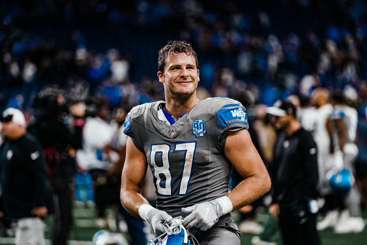 LionsPR's tweet photo. The only rookies in #NFL history to produce a season with 75+ receptions and 10+ receiving TDs:

- @Lions TE @Samlaporta 
- Ja'Marr Chase
- Odell Beckham Jr.

#OnePride https://t.co/MqBjlUdiY2
