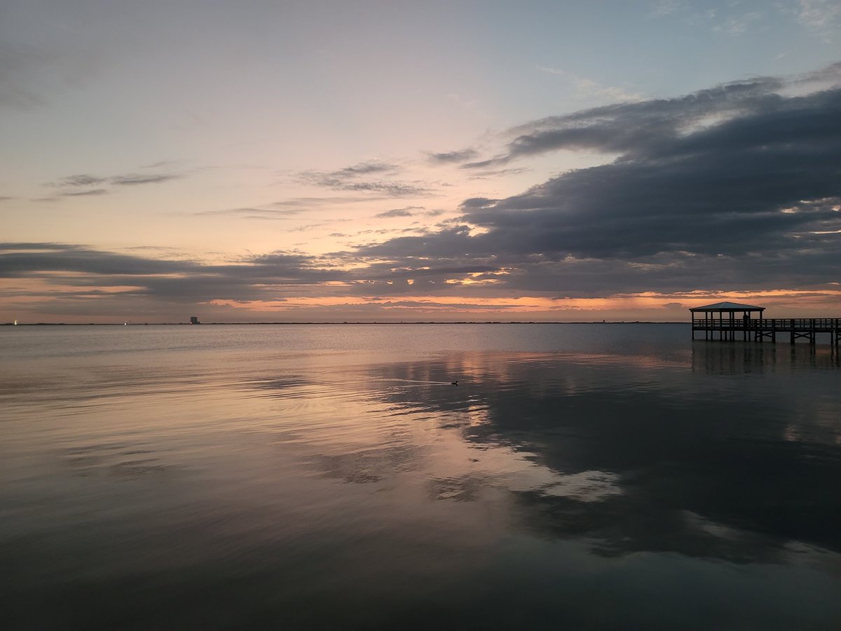 SpaceCoastSkies's tweet photo. Sunrise came in parts today, here's
Act I:
#sunrise #flwx #SpaceCoastSkies #StormHour #launchday #reflections #KSCVC https://t.co/ckowuEEenj