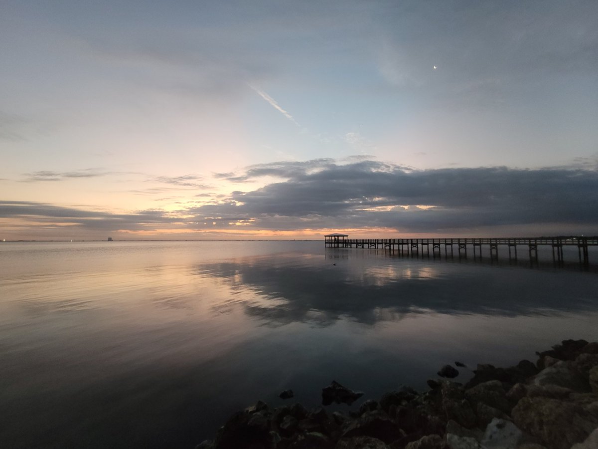 SpaceCoastSkies's tweet photo. Sunrise came in parts today, here's
Act I:
#sunrise #flwx #SpaceCoastSkies #StormHour #launchday #reflections #KSCVC https://t.co/ckowuEEenj