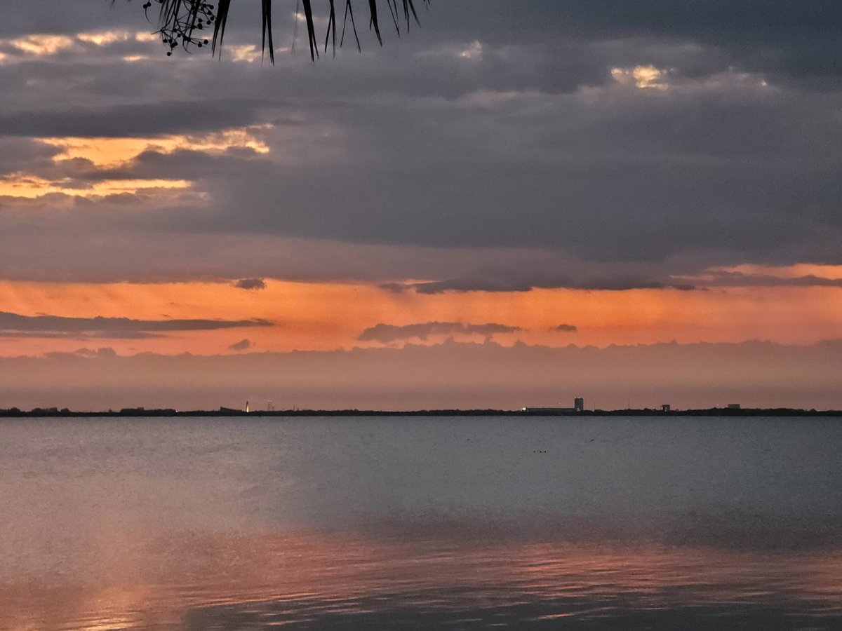 SpaceCoastSkies's tweet photo. Sunrise came in parts today, here's
Act I:
#sunrise #flwx #SpaceCoastSkies #StormHour #launchday #reflections #KSCVC https://t.co/ckowuEEenj