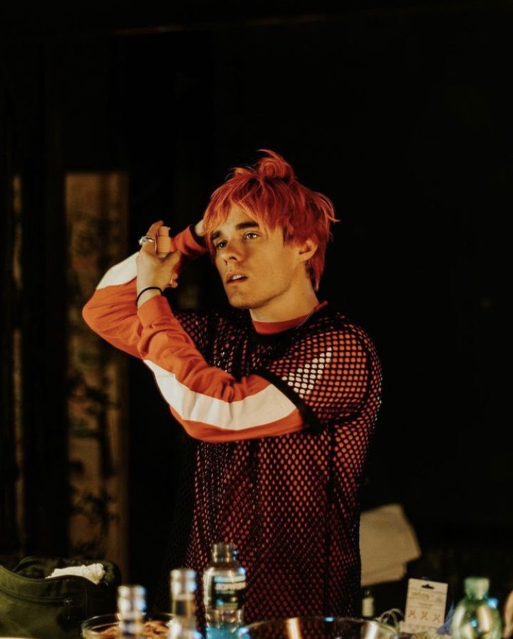 ladybugfaerie's tweet photo. awsten knight is so pretty it makes me sick!!

~ a thread 🪡 https://t.co/768r1QgxPk