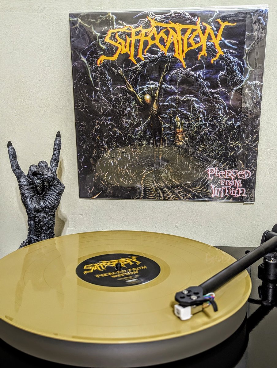 #NowPlaying️  #vinylrecords 

Suffocation - Pierced From Within
 
Sheer perfection of brutal slamming death metal #ClassicAlbums  
#DeathMetal