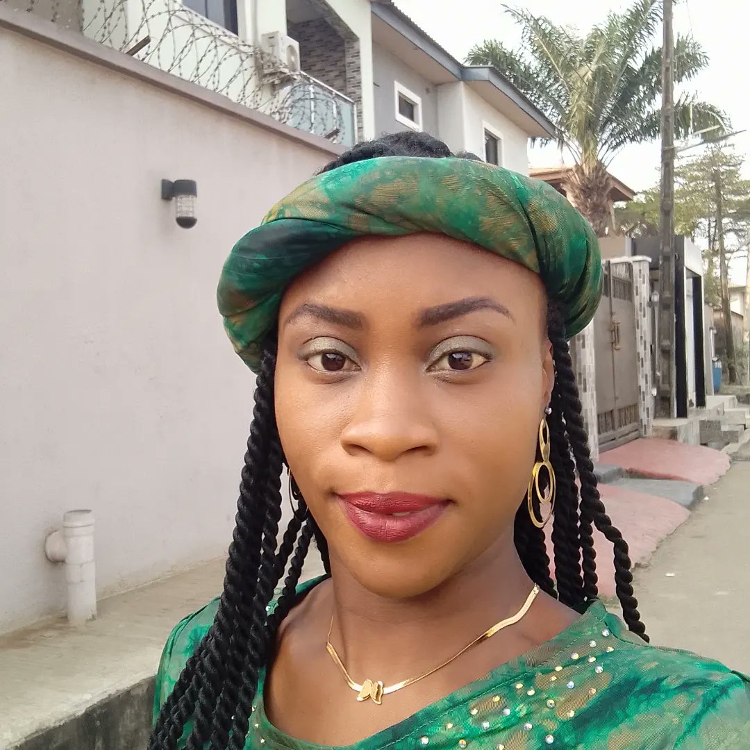 Preshi_Pee's tweet photo. Happy 1st Sunday of the year 2024.
This year, non gree 4 anybody,
Non even gree 4 yourself,
Only gree 4 the HOLY SPIRIT!💃
📌For sales &amp; supply of quality #Adire fabrics, kindly contact me.
#nongreeforanybody 
#Fortune2024
#DivineEnlargement2024
#Preshipee
#IntentionalEducator https://t.co/eyVIK69hQZ