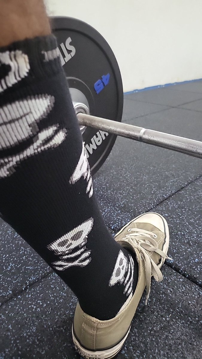 sirnutsalot21's tweet photo. Your king is awake and deadlifting. Get my attention between sets. You can rerack my weights when I finish.
#findom #deadlift #cashmaster #footdom #servicesunday #betterthanyou #tribute #serve #sox #finsubs #paypigs #cashfags #gym #stayswole #FYPM #BNWO https://t.co/pGKo8vB8nd