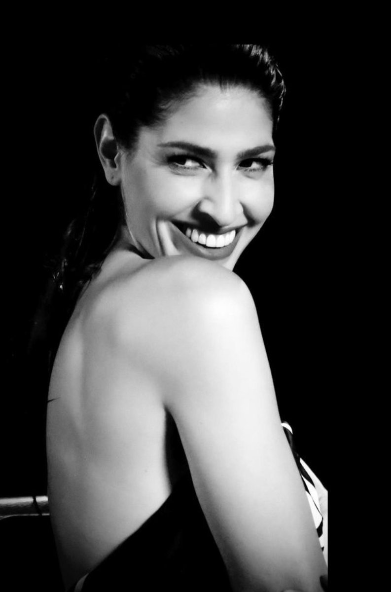 CaliforniaHaash's tweet photo. Aveces pienso “si una mujer tan bella cómo Ashley ha tenido problemas en el amor, que puedo esperar yo?”
@haashoficial #mesdeashley https://t.co/0OsM56Uree