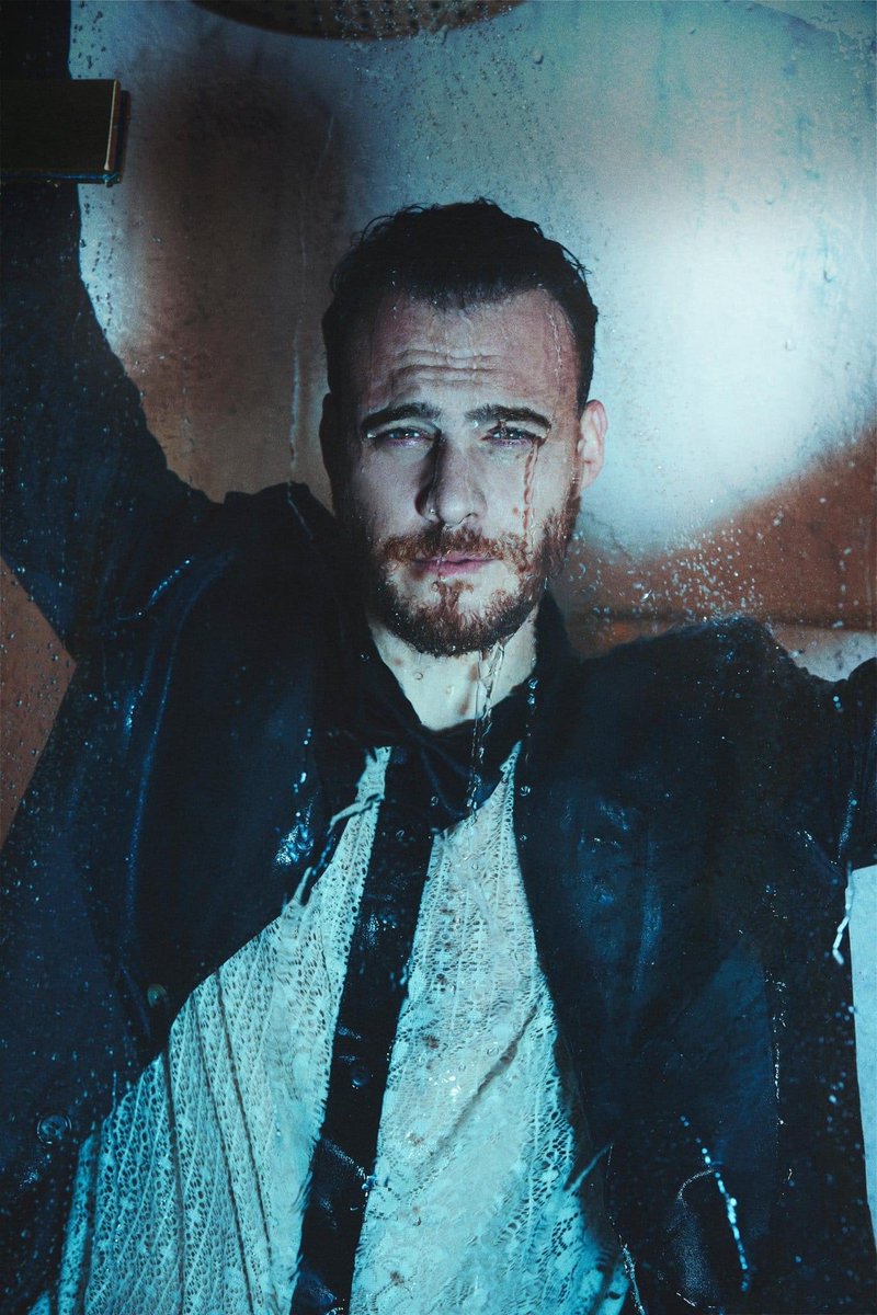 Vabbè siamo proprio ad un altro livello 🤩#KeremBürsin i love you ❤️